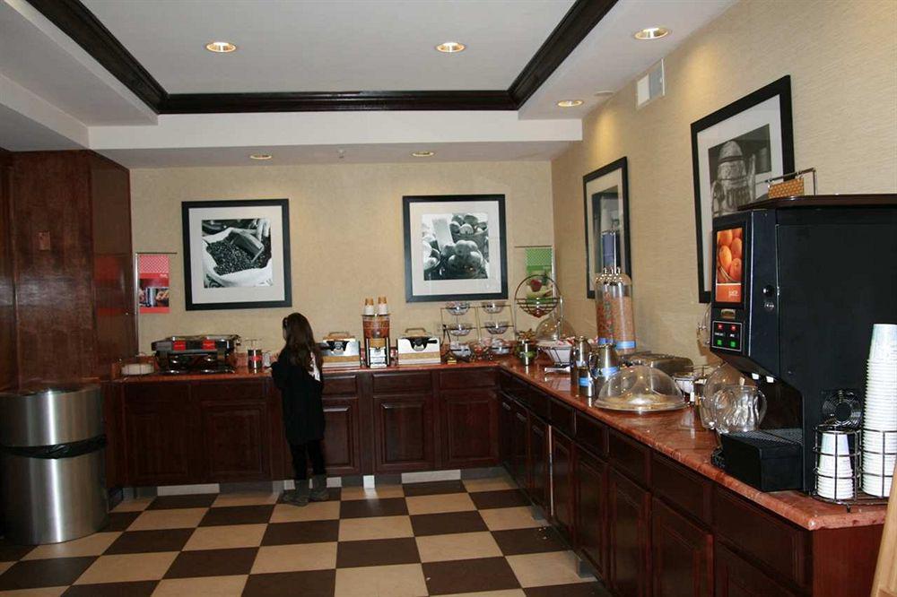 Hotel Hampton By Hilton Brattleboro Restaurant foto